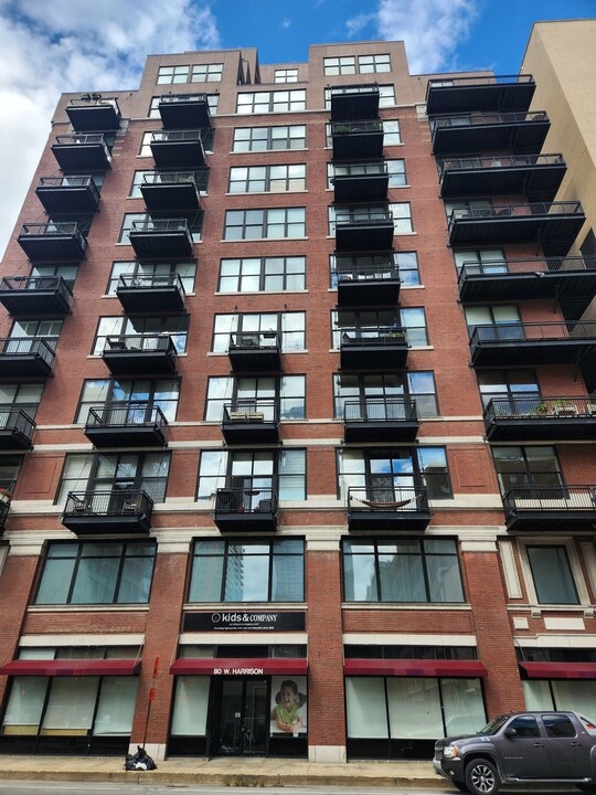 547 S Clark St in Chicago, IL - Building Photo