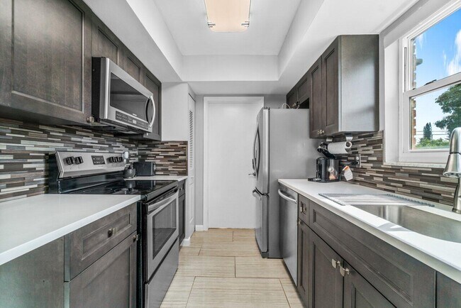 property at 2037 S Seacrest Blvd