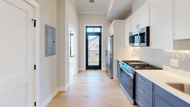 5 Adamson St, Unit 3 in Boston, MA - Building Photo - Building Photo