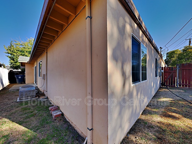 2736 Mendonca Dr in Rancho Cordova, CA - Building Photo