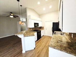 925 Chaps Cir in Henderson, NV - Building Photo - Building Photo