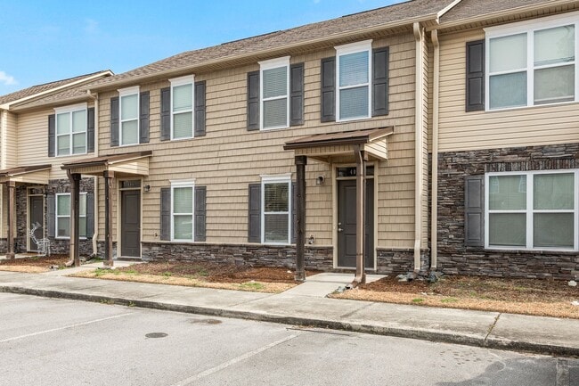 404 Sullivan Loop Rd in Piney Green, NC - Building Photo - Building Photo