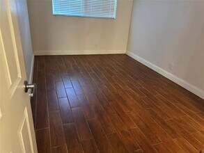 4050 NE 12th Terrace in Oakland Park, FL - Foto de edificio - Building Photo