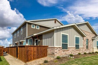 735 Harvest Moon Dr in Venus, TX - Building Photo - Building Photo