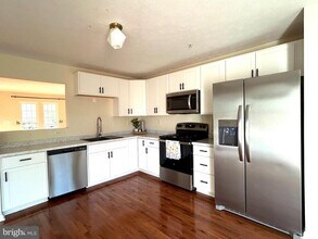1703 Bluffs Island Ct in Odenton, MD - Building Photo - Building Photo