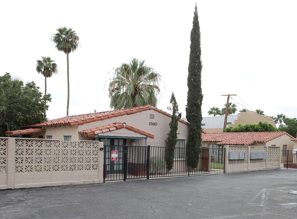 Desert Breeze Villas in Palm Springs, CA - Foto de edificio