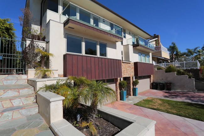 34586 Camino Capistrano in Dana Point, CA - Foto de edificio - Building Photo