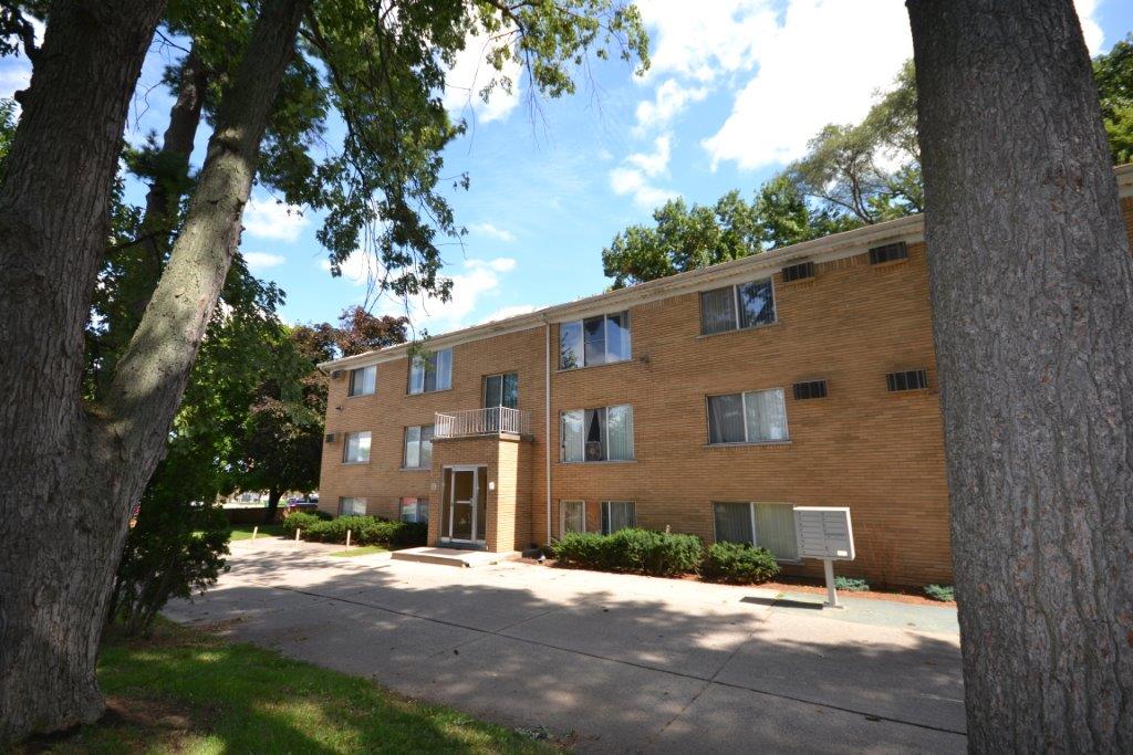 Lakeshore Pointe Apartments in New Baltimore, MI - Building Photo