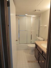 3942 N Oakland Ave-Unit -N/A in Shorewood, WI - Building Photo - Building Photo