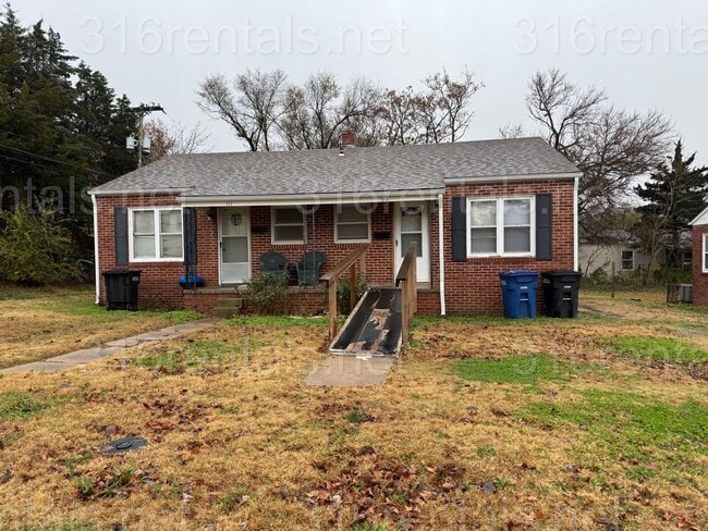 property at 113 W Summit Ave