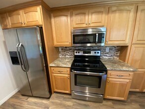 37118 Village 37 in Camarillo, CA - Foto de edificio - Building Photo