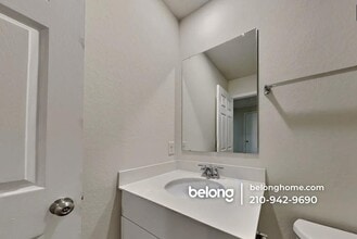 13725 Crossbow Rdg in San Antonio, TX - Building Photo - Building Photo