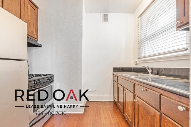 1021 S Park View St in Los Angeles, CA - Building Photo - Building Photo