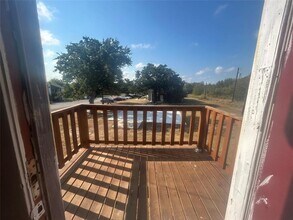 1105 Westwood Ln in Giddings, TX - Building Photo - Building Photo