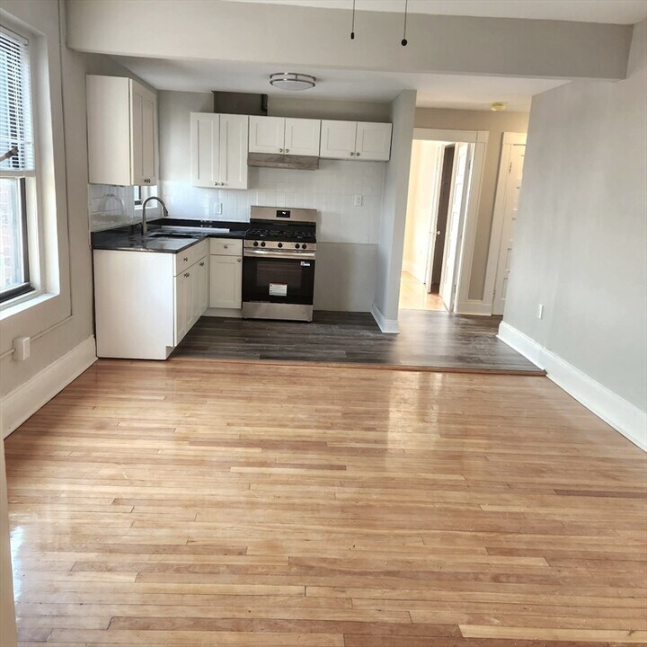 8 Langmaid Ave in Somerville, MA - Building Photo