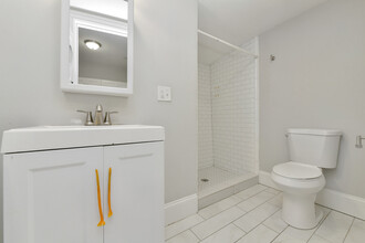 155 Chelsea St, Unit 3 in Boston, MA - Building Photo - Building Photo