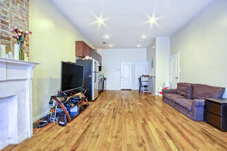 148 Cornelia St in Brooklyn, NY - Building Photo - Building Photo