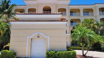 36 Harbour Isle Dr W in Fort Pierce, FL - Building Photo