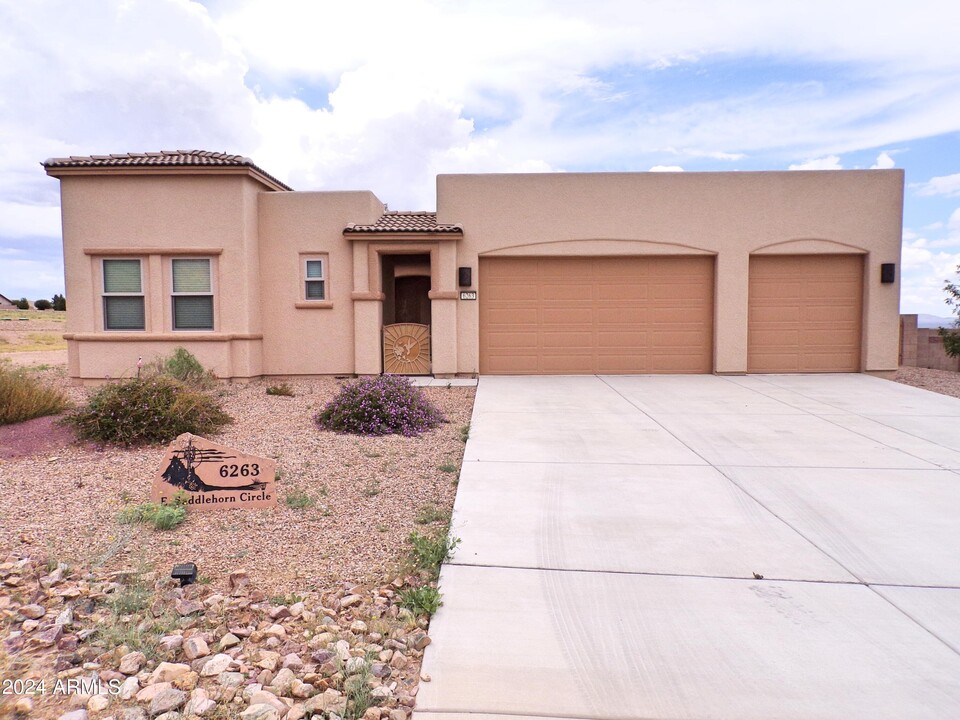 6263 Saddlehorn Cir in Hereford, AZ - Building Photo