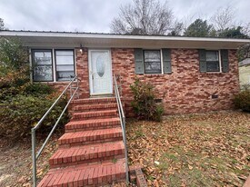 1016 Augusta Dr in Fayetteville, NC - Building Photo