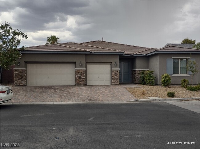 property at 365 Sapphire Rock Ave