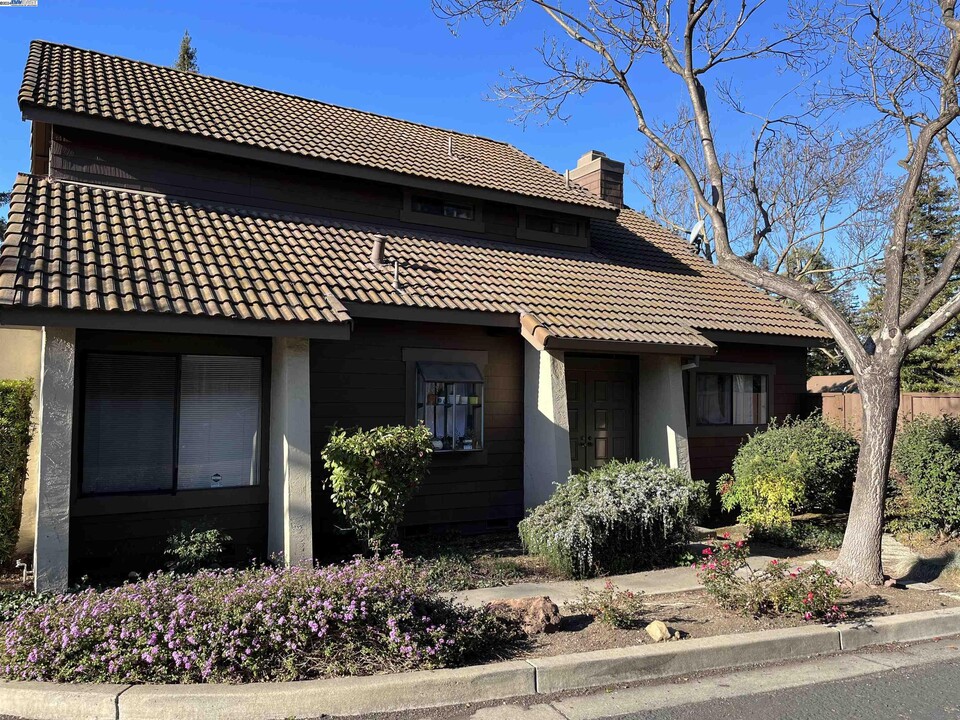 45 Harvey Terrace in Fremont, CA - Foto de edificio