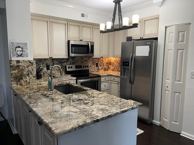 property at 580 S Sapodilla Ave