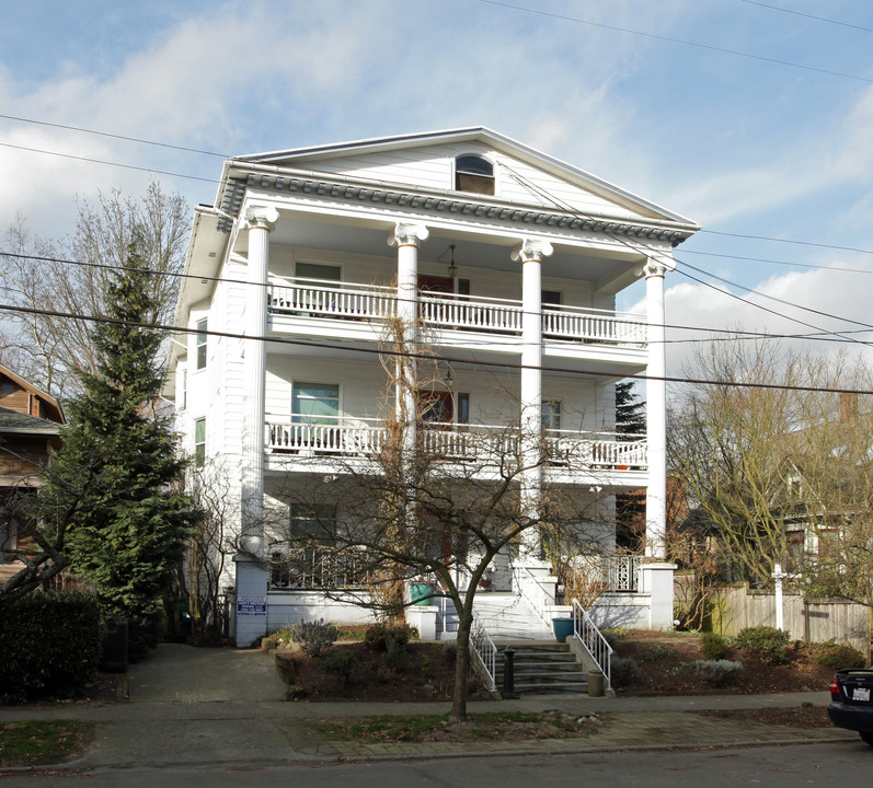 Fa Niente in Seattle, WA - Foto de edificio