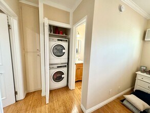 10876 Palms Blvd, Unit 09 in Los Angeles, CA - Building Photo - Building Photo