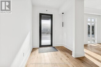 78 Burncrest Dr in Toronto, ON - Building Photo - Building Photo