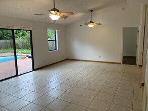 4063 SE Jacaranda St in Stuart, FL - Building Photo - Building Photo