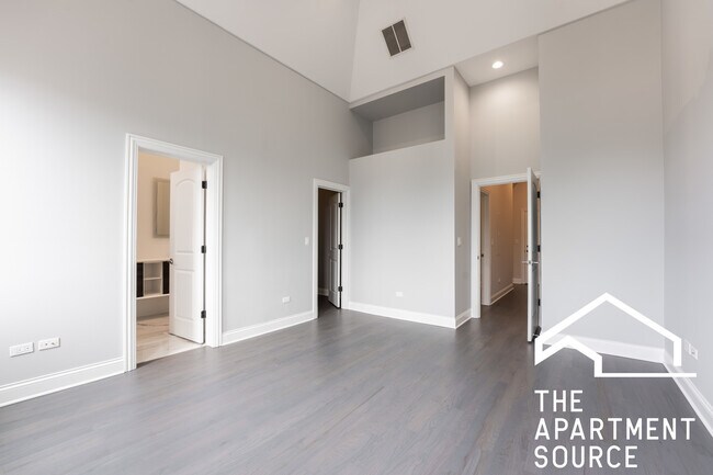 1136 W Diversey Pkwy in Chicago, IL - Building Photo - Building Photo