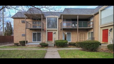 1719 E 14 Mile Rd, Unit D in Birmingham, MI - Building Photo - Building Photo