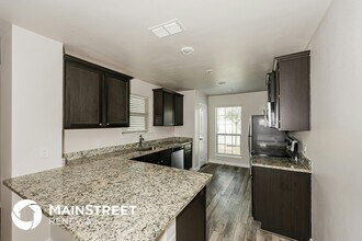 122 Bluebonnet Dr in Sanger, TX - Foto de edificio - Building Photo