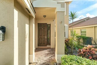 7654 Jewelwood Dr in Boynton Beach, FL - Building Photo - Building Photo