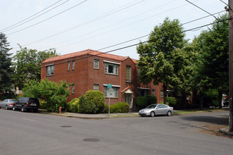 3005 SE Morrison St in Portland, OR - Building Photo - Building Photo