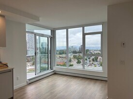 13685-13102 102 Ave in Surrey, BC - Building Photo