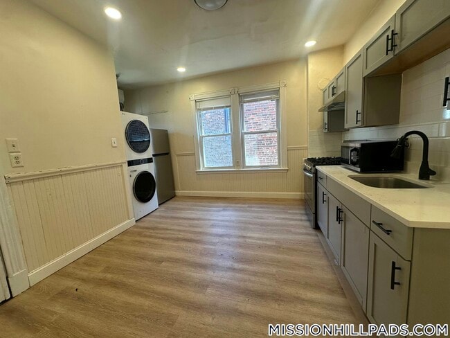 127 Harrishof St in Boston, MA - Building Photo - Building Photo