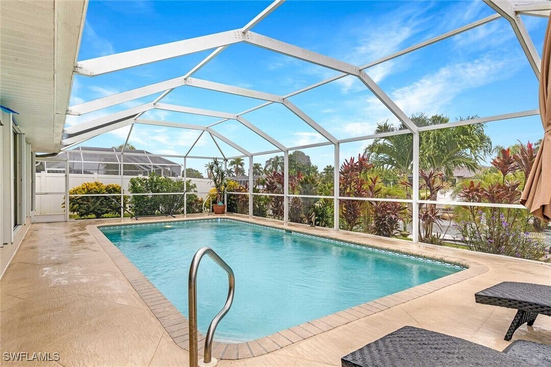 1026 SE 30th St in Cape Coral, FL - Foto de edificio