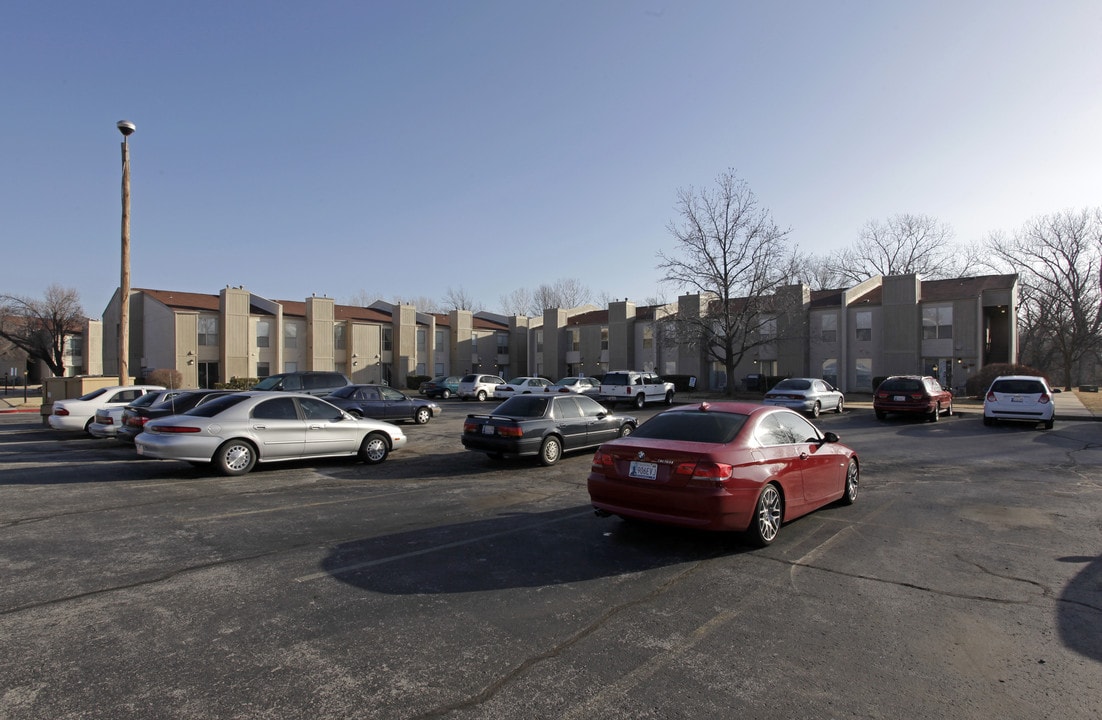 Treetop Apartments in Broken Arrow, OK - Building Photo