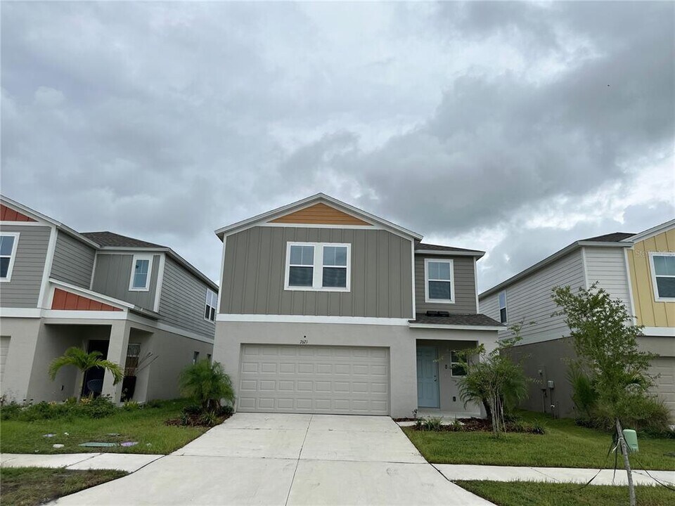 7621 Hydrangea Ln in Wesley Chapel, FL - Building Photo