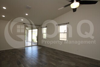 5420 W Desert Hollow Dr in Phoenix, AZ - Building Photo - Building Photo