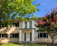 Laurel Flats in Tyler, TX - Foto de edificio - Building Photo