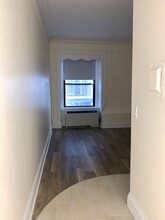 62 Boylston St, Unit 223 in Boston, MA - Foto de edificio - Building Photo