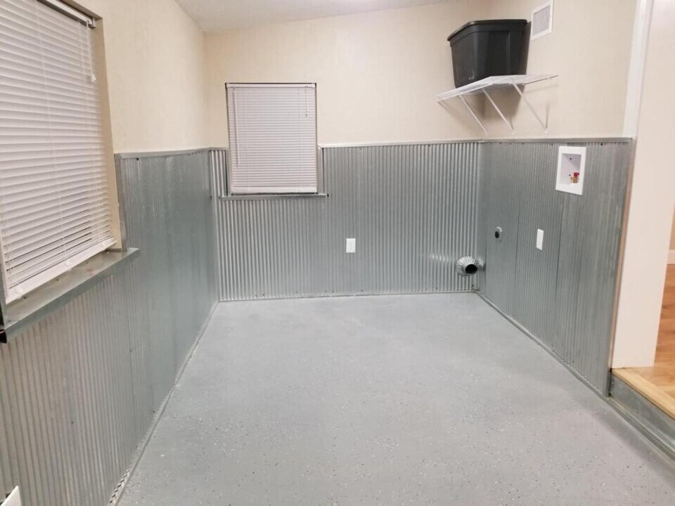 504 E Central Ave in Richmond, KS - Building Photo