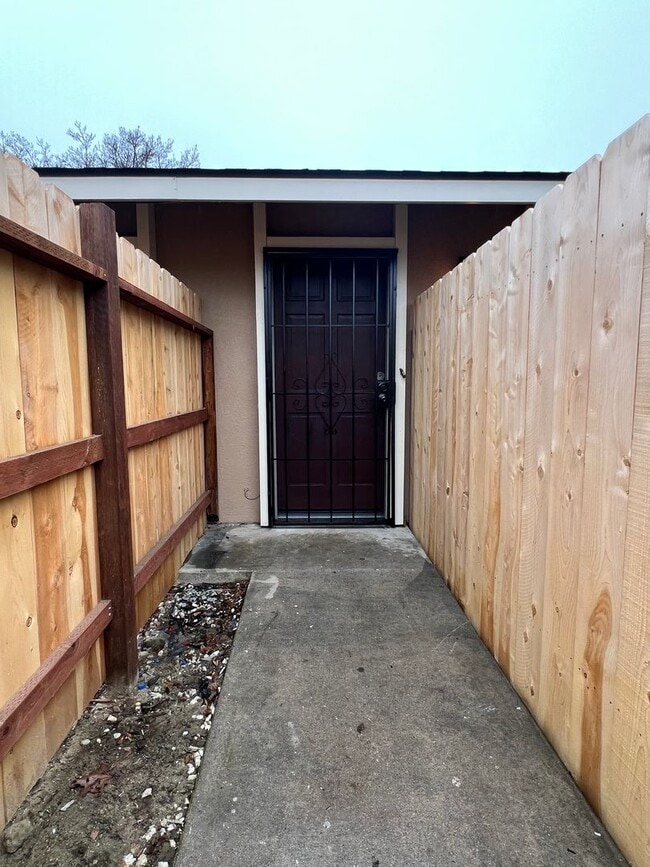 303 Riverside Ave in Chowchilla, CA - Building Photo - Building Photo