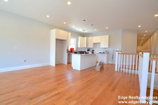 7 Islington St