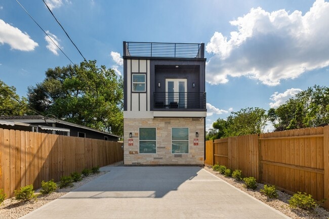 3516 Noah St in Houston, TX - Building Photo - Building Photo