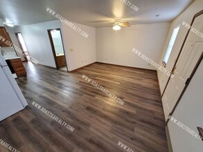 218 N Crest Dr in Raymore, MO - Building Photo - Building Photo