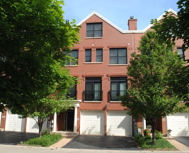 1802 Admiral Ct in Glenview, IL - Building Photo - Building Photo